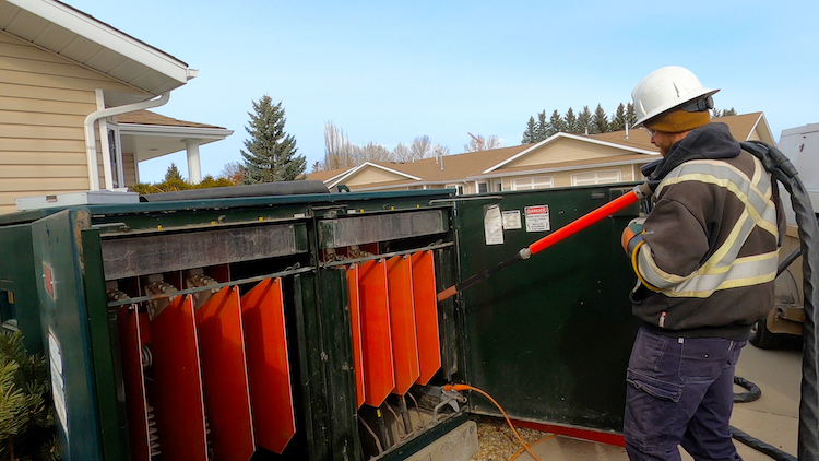 Inspecting and Cleaning Energized Utility Equipment Dry Ice Blasting